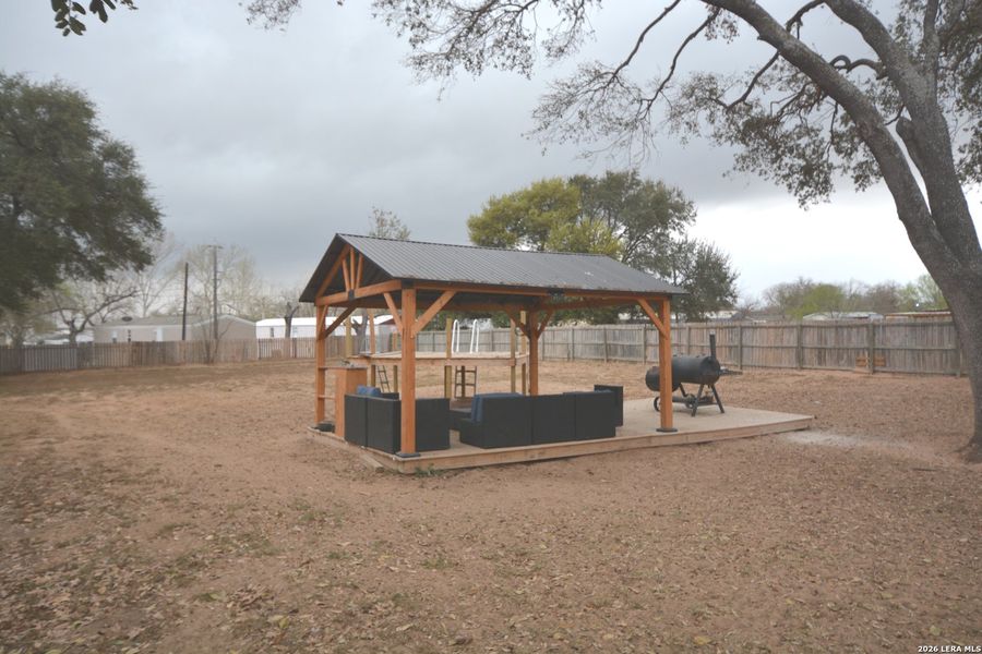 Community amenities in , Lytle (Image 9).
