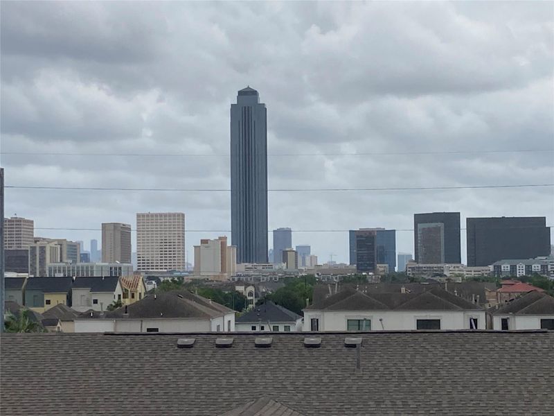Condo located in Houston, TX showcasing its design and architecture (Image 4).