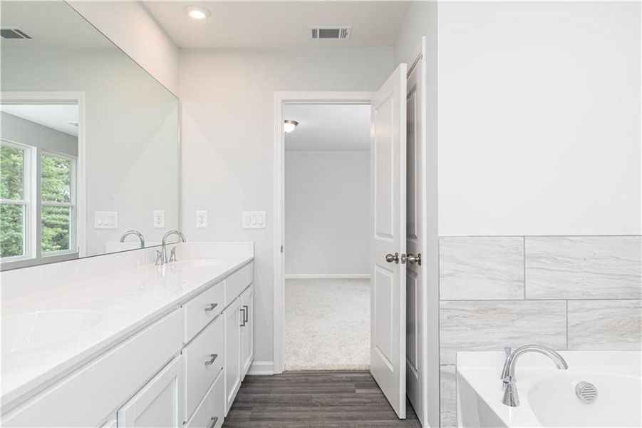 Furnished interior view inside a new home in Rhodes Glen, Lawrenceville (Image 9).
