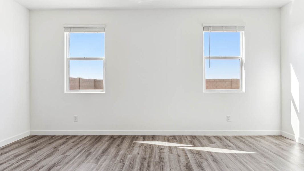 Spacious, unfurnished interior of a new home in Quail Ranch, San Tan Valley (Image 19).