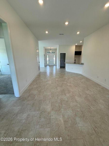 Spacious, unfurnished interior of a new home in Winding Oaks, Weeki Wachee (Image 7).