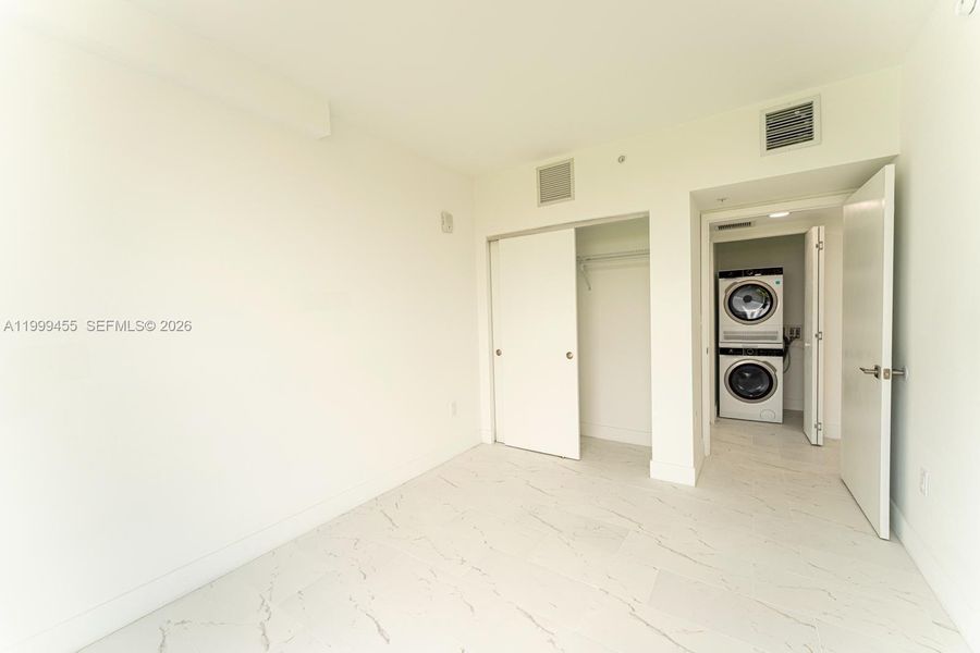 Spacious, unfurnished interior of a new home in , Hollywood (Image 8).