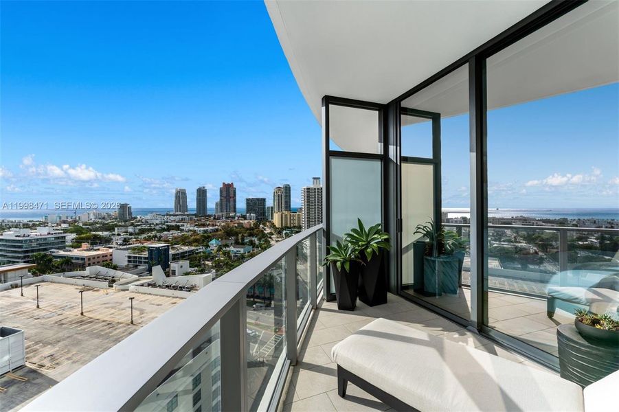 Condo located in Miami Beach, FL showcasing its design and architecture (Image 20).