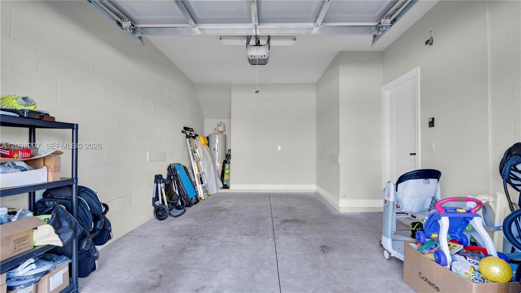 Spacious, unfurnished interior of a new home in , Lauderdale Lakes (Image 23).
