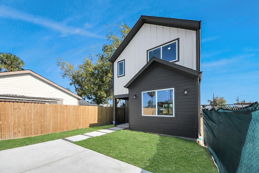 Exterior details and patio area of a home in , Houston (Image 3). Exterior details and patio area of a home in , Houston (Image 3).