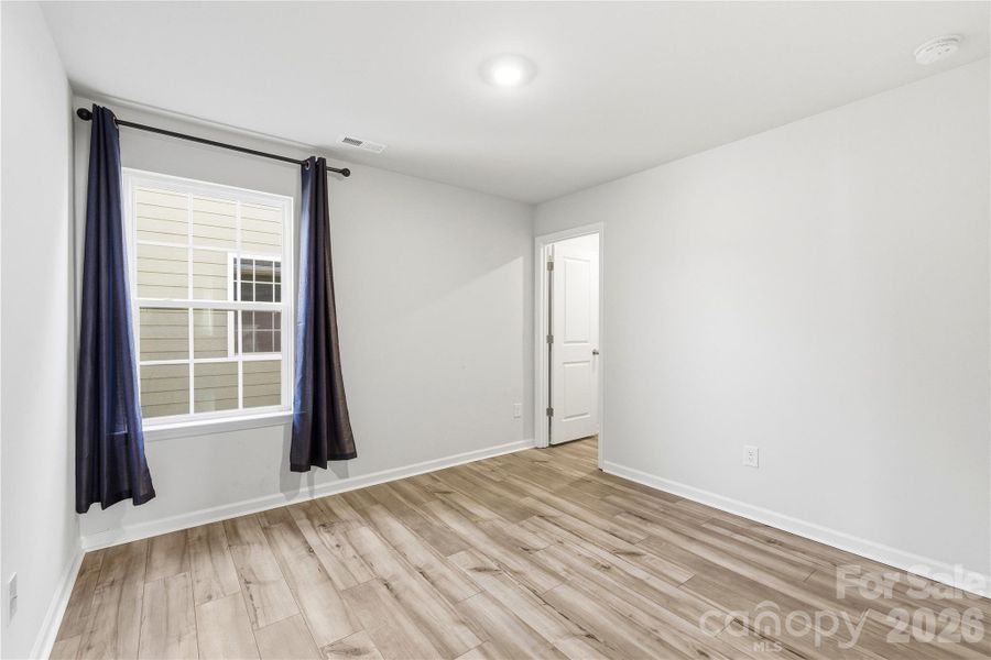 Spacious, unfurnished interior of a new home in Elizabeth, Fort Mill (Image 32).