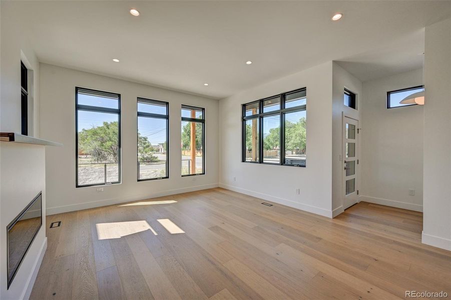 Spacious, unfurnished interior of a new home in , Buena Vista (Image 16).