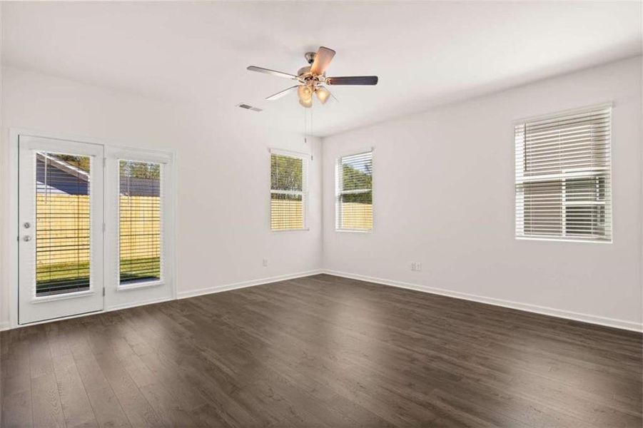 Spacious, unfurnished interior of a new home in Shoal Creek, Hampton (Image 5).