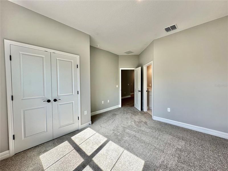 Spacious, unfurnished interior of a new home in , Ocala (Image 14).