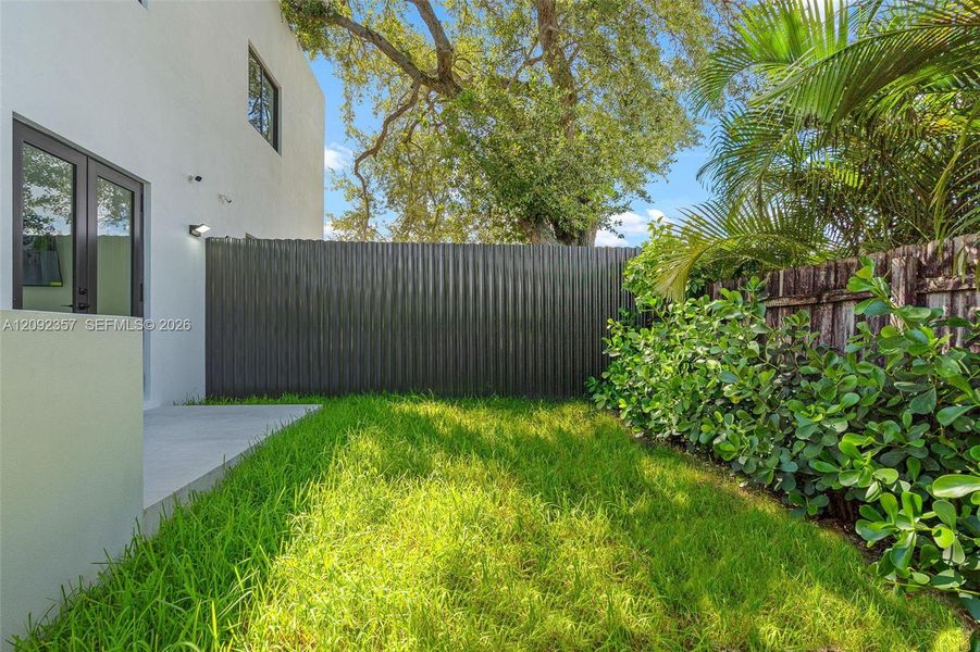 Exterior details and patio area of a home in , Miami (Image 21).
