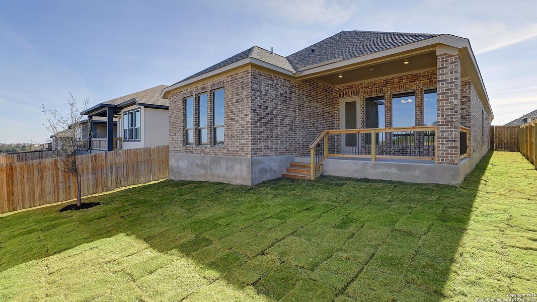 Exterior details and patio area of a home in Ladera 45', San Antonio (Image 23).