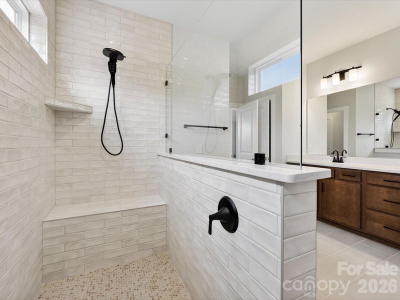 Huge luxurious Shower!