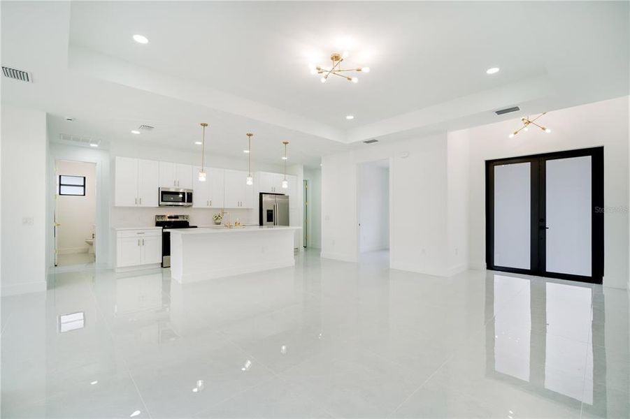 Spacious, unfurnished interior of a new home in , Port Charlotte (Image 41).