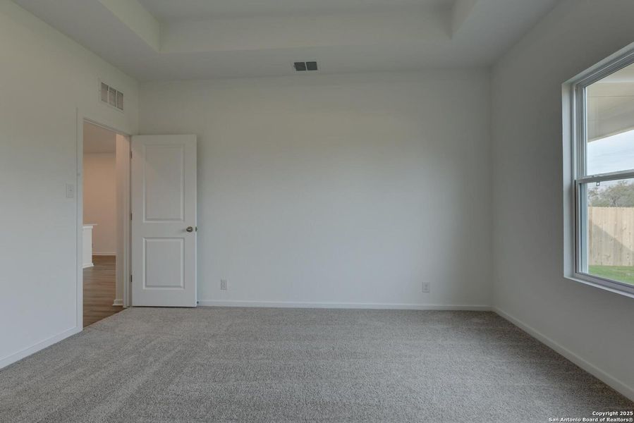 Spacious, unfurnished interior of a new home in Meadows at Hennersby Hollow 40's, San Antonio (Image 27).