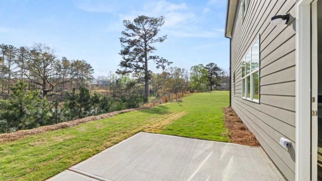 Exterior details and patio area of a home in Thompson Ridge, Dallas (Image 3).