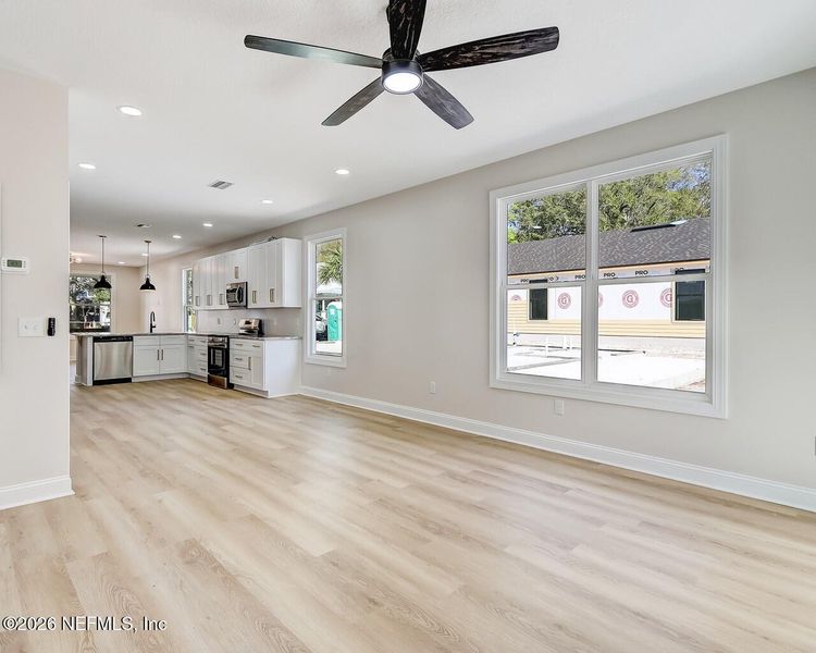 Spacious, unfurnished interior of a new home in , Jacksonville (Image 30).