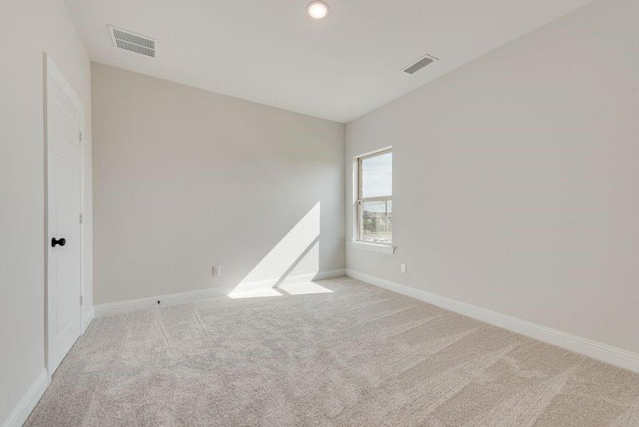 Spacious, unfurnished interior of a new home in Villages of Creekwood, Frisco (Image 22).