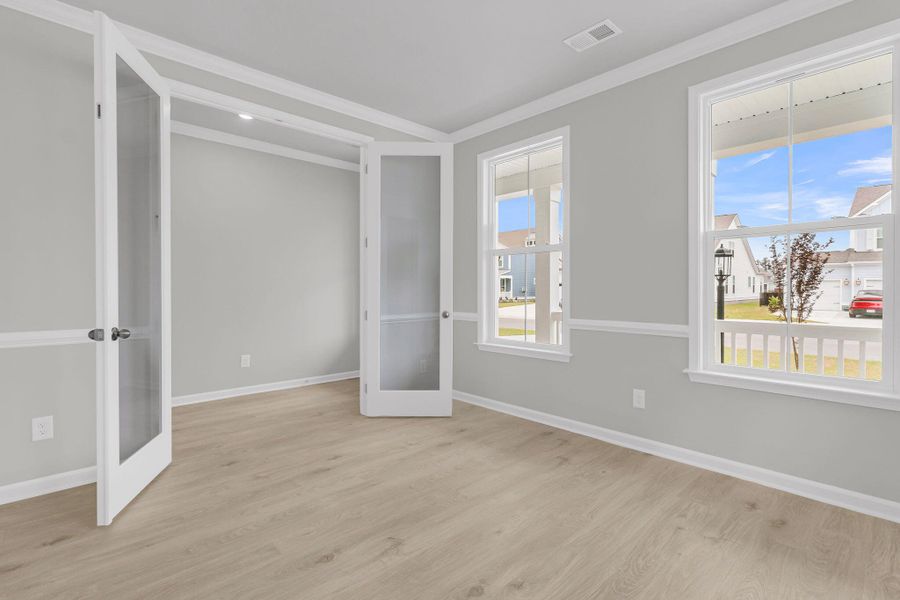 Spacious, unfurnished interior of a new home in Tidewater at Lakes of Cane Bay, Summerville (Image 20). Spacious, unfurnished interior of a new home in Tidewater at Lakes of Cane Bay, Summerville (Image 20).