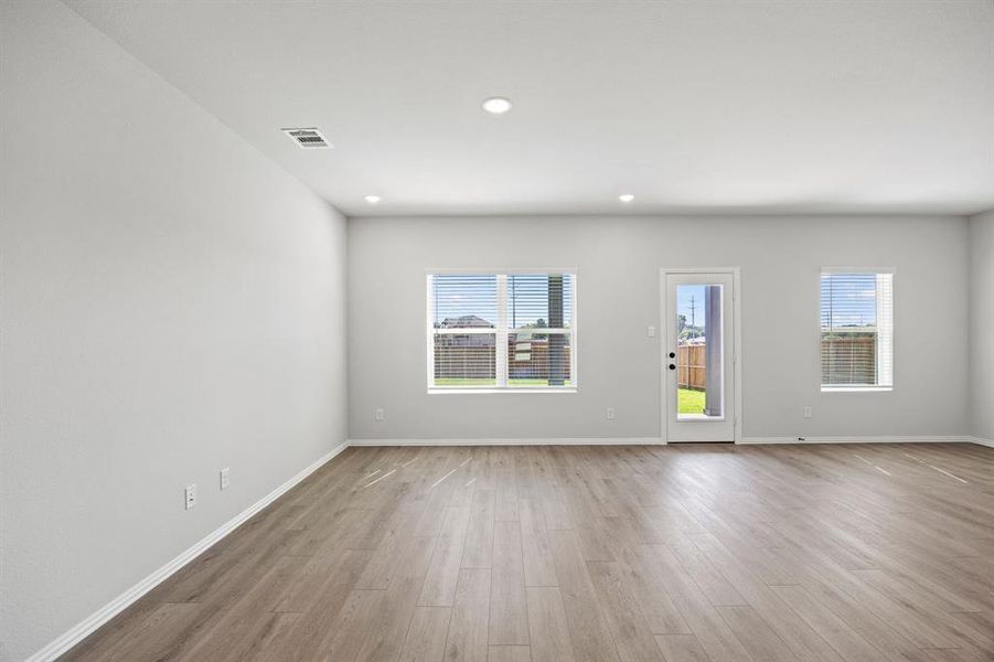 Spacious, unfurnished interior of a new home in Kings Way, Denton (Image 15).