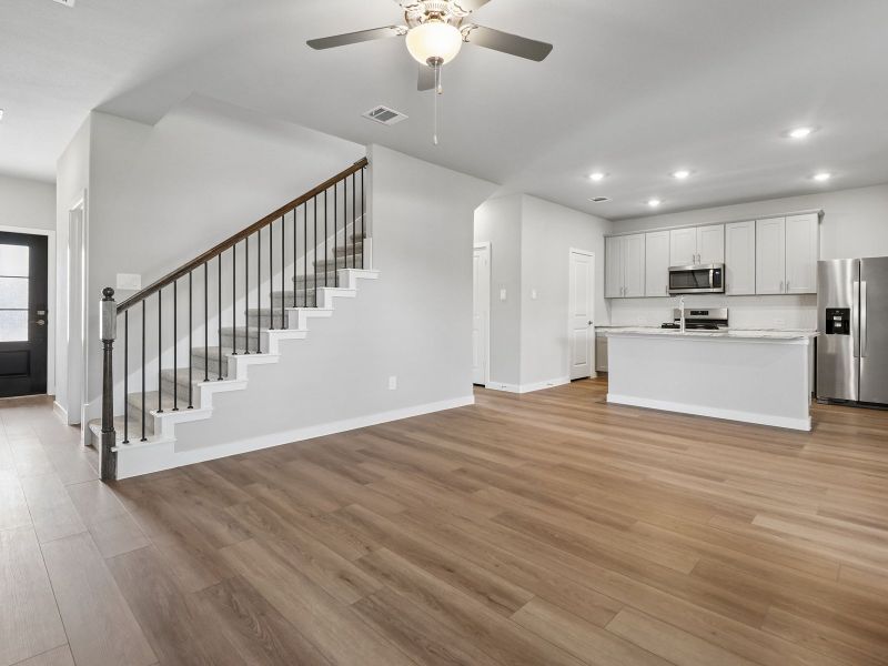 Spacious, unfurnished interior of a new home in Cibolo Hills West - Spring Series, Fort Worth (Image 11).