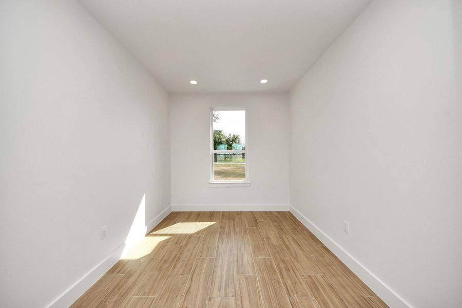 Spacious, unfurnished interior of a new home in , Rosharon (Image 20).