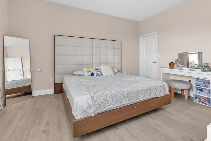 Furnished interior view inside a new home in , Miramar (Image 26).