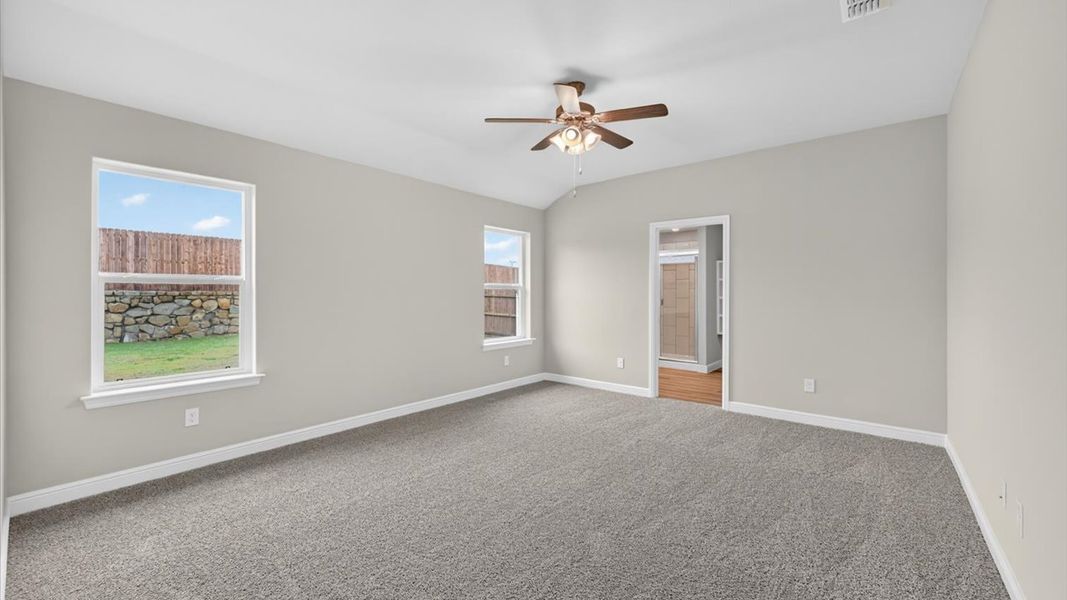 Spacious, unfurnished interior of a new home in Sandstone Estates, Granbury (Image 14).