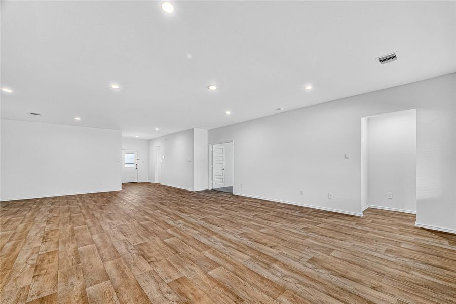 Spacious, unfurnished interior of a new home in Windstone on the Prairie, Richmond (Image 32).