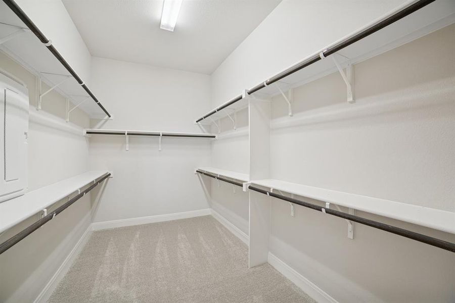 Spacious, unfurnished interior of a new home in Myrtle Creek, Waxahachie (Image 13). Spacious, unfurnished interior of a new home in Myrtle Creek, Waxahachie (Image 13).