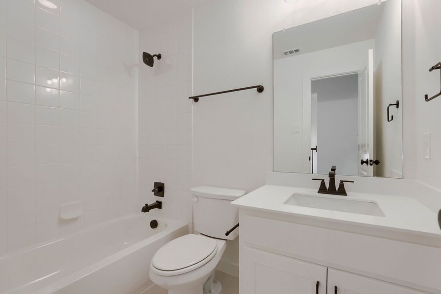 4308 Double Diamond - Full Bathroom