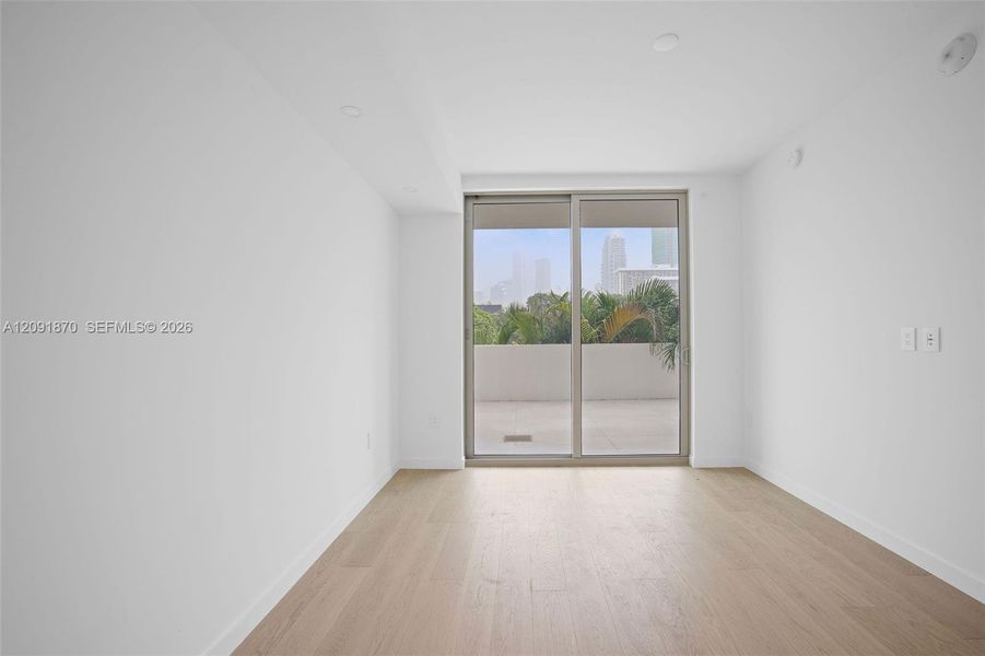 Spacious, unfurnished interior of a new home in , Miami (Image 41).