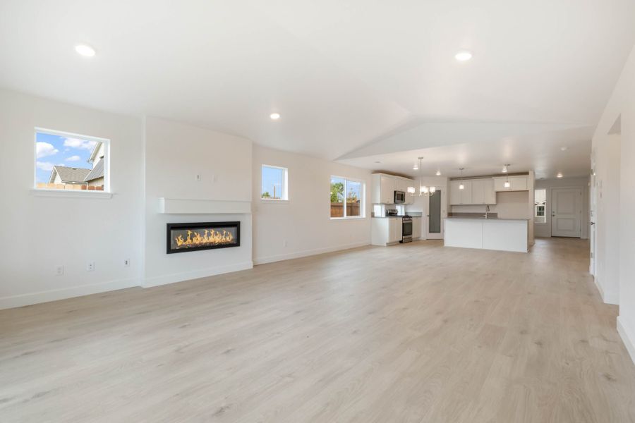 Spacious, unfurnished interior of a new home in Willowbrook, Madras (Image 18).
