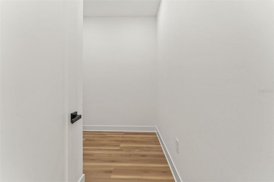 Spacious, unfurnished interior of a new home in , Seminole (Image 20).