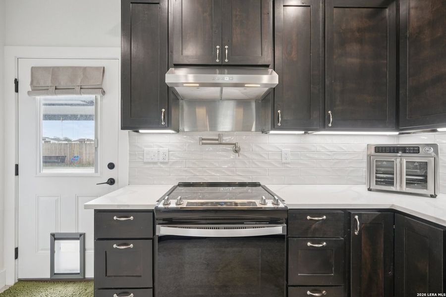 Furnished interior view inside a new home in , La Vernia (Image 6).