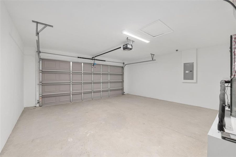 Spacious, unfurnished interior of a new home in , Dunnellon (Image 31).