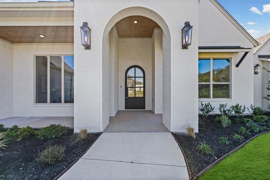 Exterior details and patio area of a home in SouthBend Estates, Granbury (Image 3).