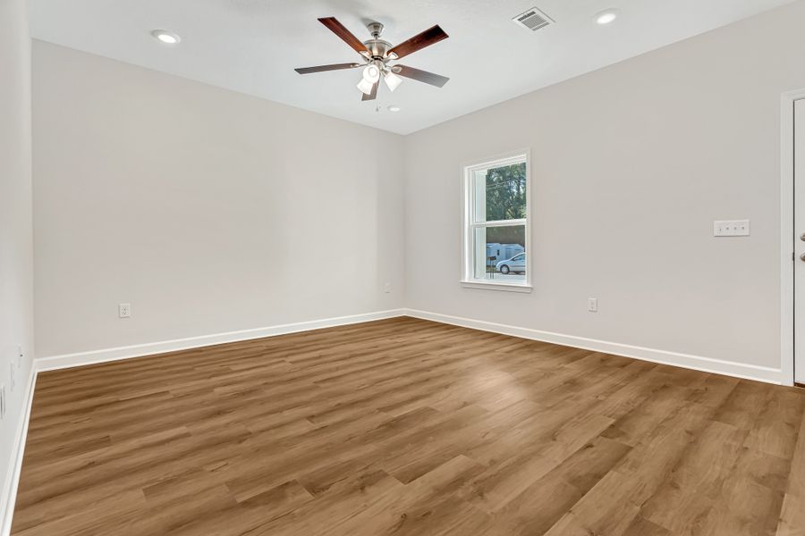Spacious, unfurnished interior of a new home in , Crestview (Image 19).