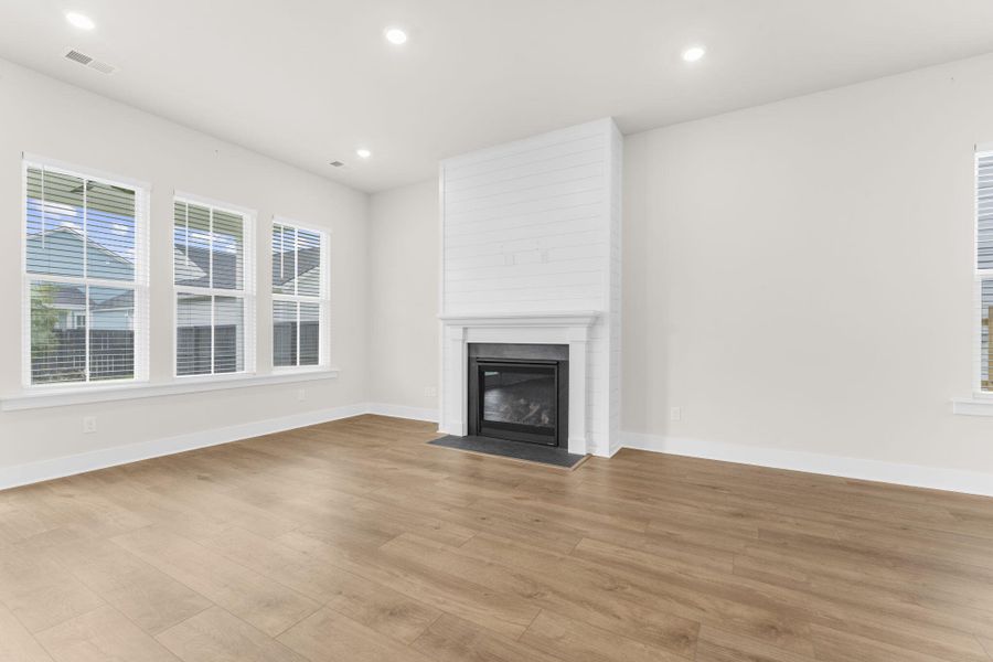 Spacious, unfurnished interior of a new home in Carnes Crossroads, Summerville (Image 33).