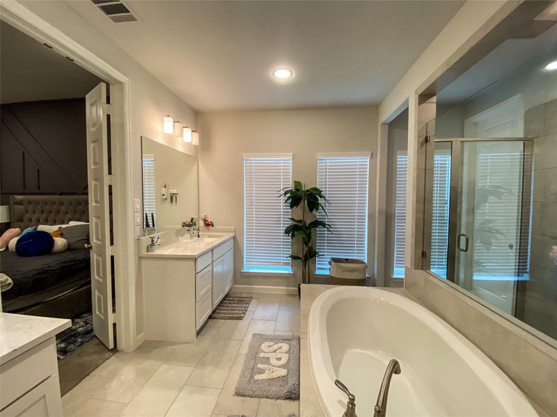 Furnished interior view inside a new home in Stonecreek Estates 50', Richmond (Image 27). Furnished interior view inside a new home in Stonecreek Estates 50', Richmond (Image 27).