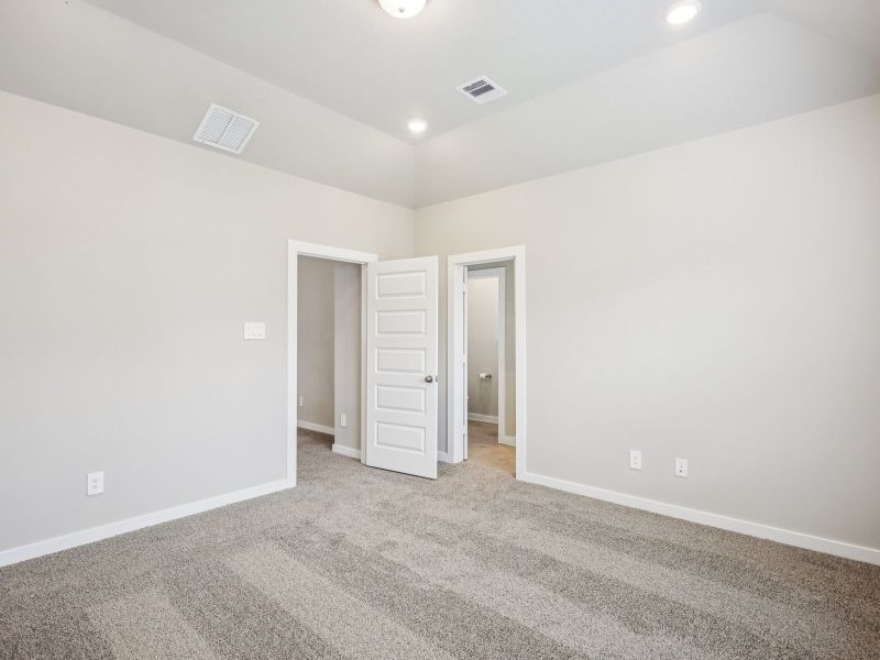 Spacious, unfurnished interior of a new home in Pinewood Trails - City Series, Atascocita (Image 21).