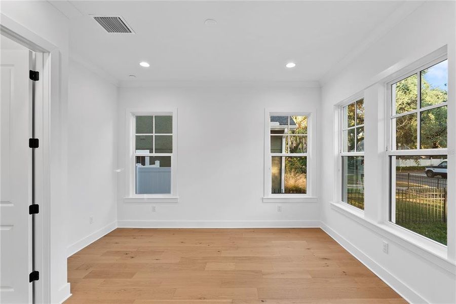 Spacious, unfurnished interior of a new home in , St. Petersburg (Image 35). Spacious, unfurnished interior of a new home in , St. Petersburg (Image 35).
