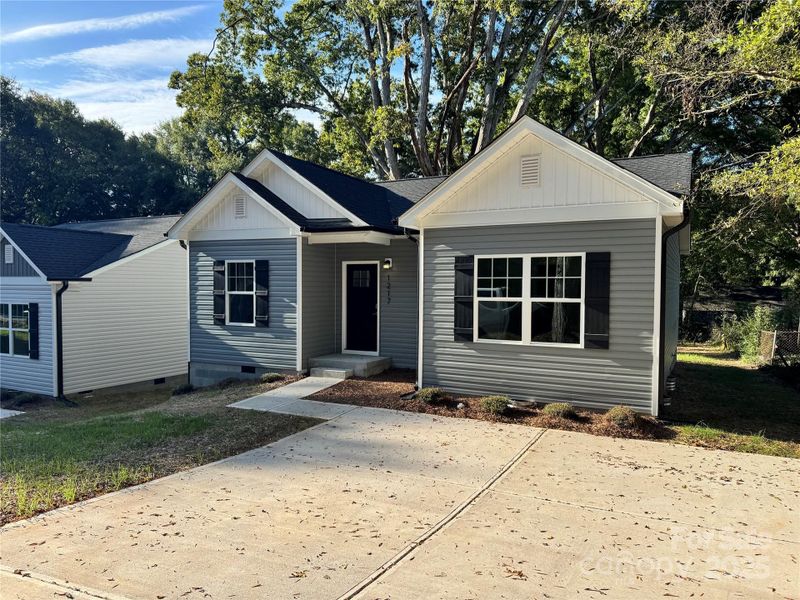 Exterior details and patio area of a home in , Gastonia (Image 16).