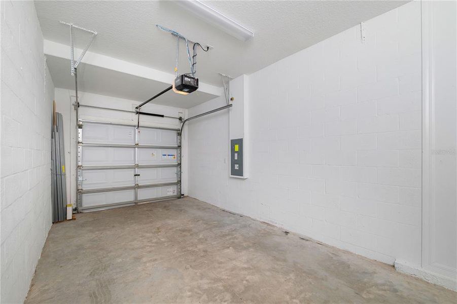 Spacious, unfurnished interior of a new home in , Holiday (Image 25).