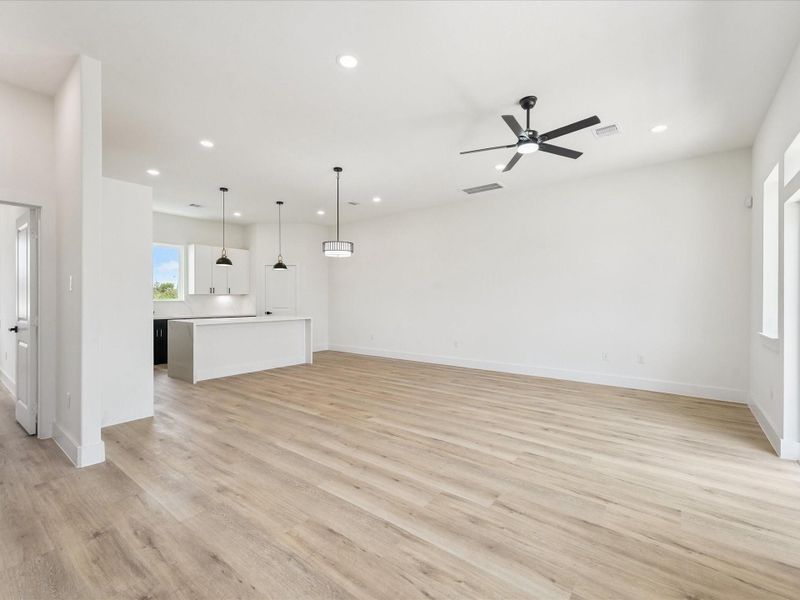 Spacious, unfurnished interior of a new home in , Houston (Image 26).