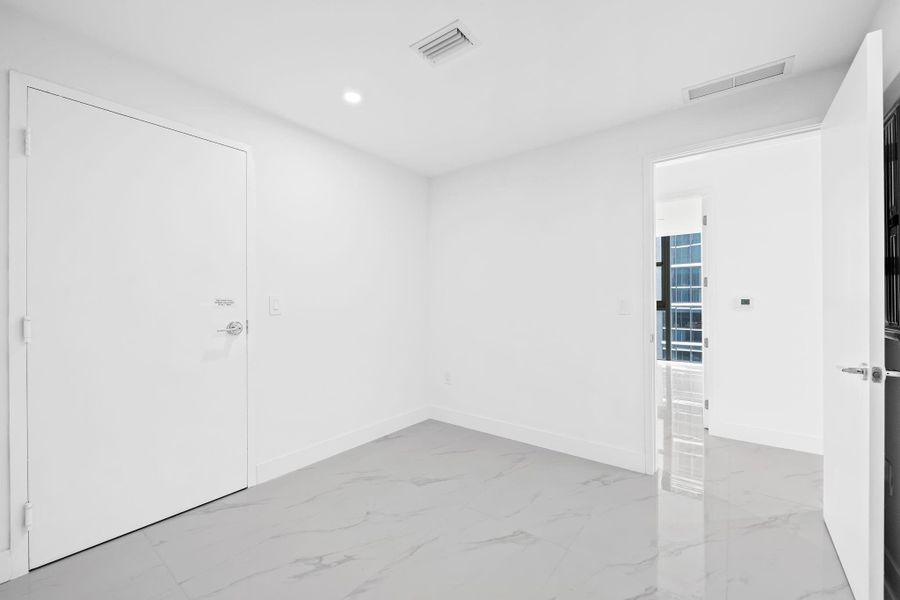 Spacious, unfurnished interior of a new home in Aria Reserve, Miami (Image 33). Spacious, unfurnished interior of a new home in Aria Reserve, Miami (Image 33).