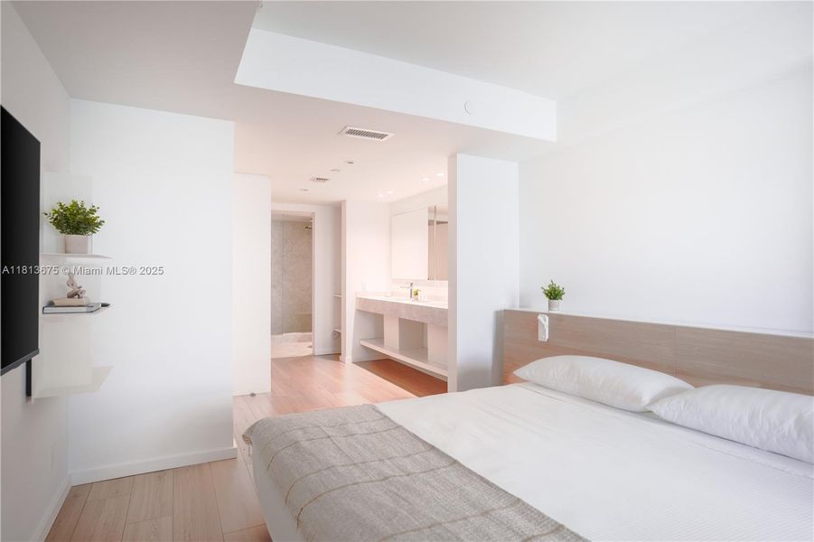 Furnished interior view inside a new home in , Bal Harbour (Image 8).