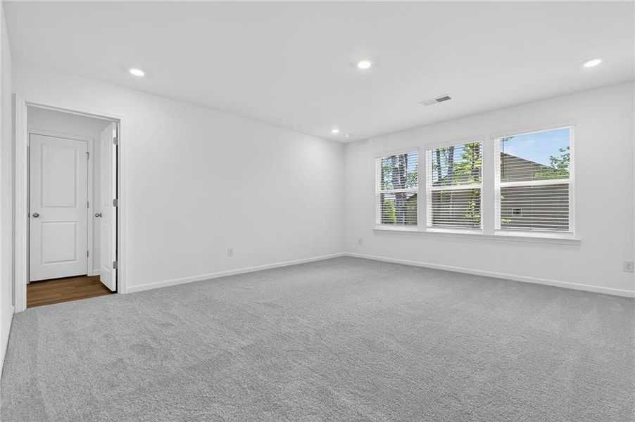 Spacious, unfurnished interior of a new home in , Lawrenceville (Image 12).