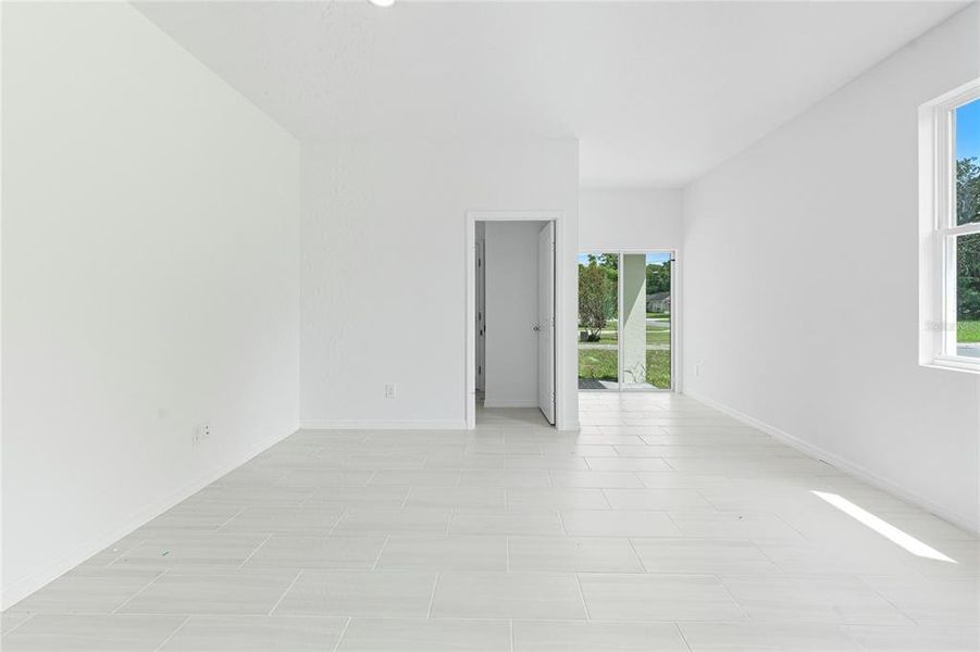 Spacious, unfurnished interior of a new home in , Sanford (Image 17).