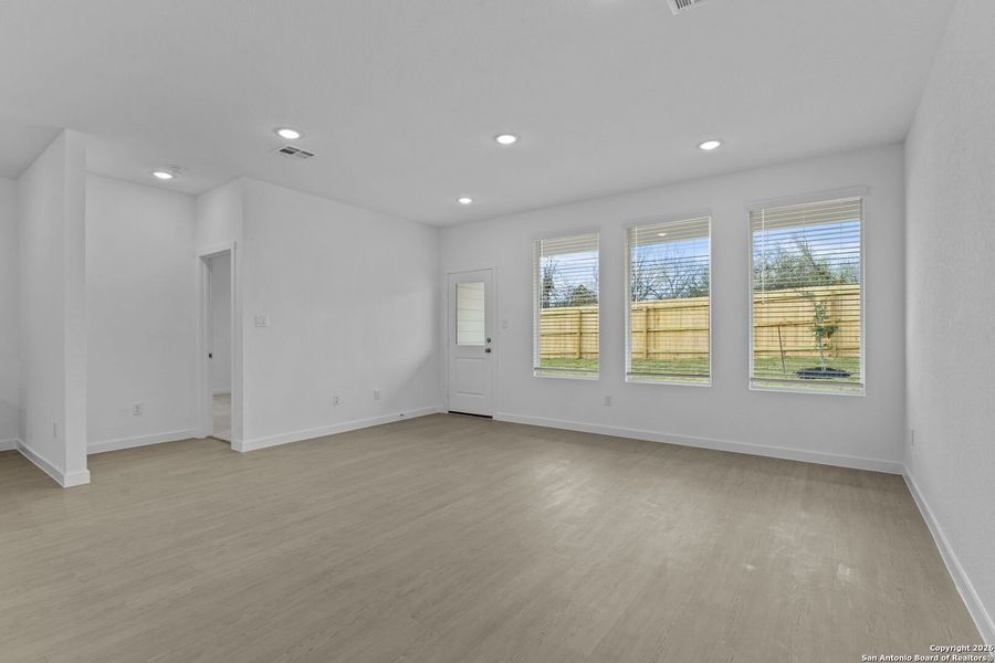 Spacious, unfurnished interior of a new home in , New Braunfels (Image 27).