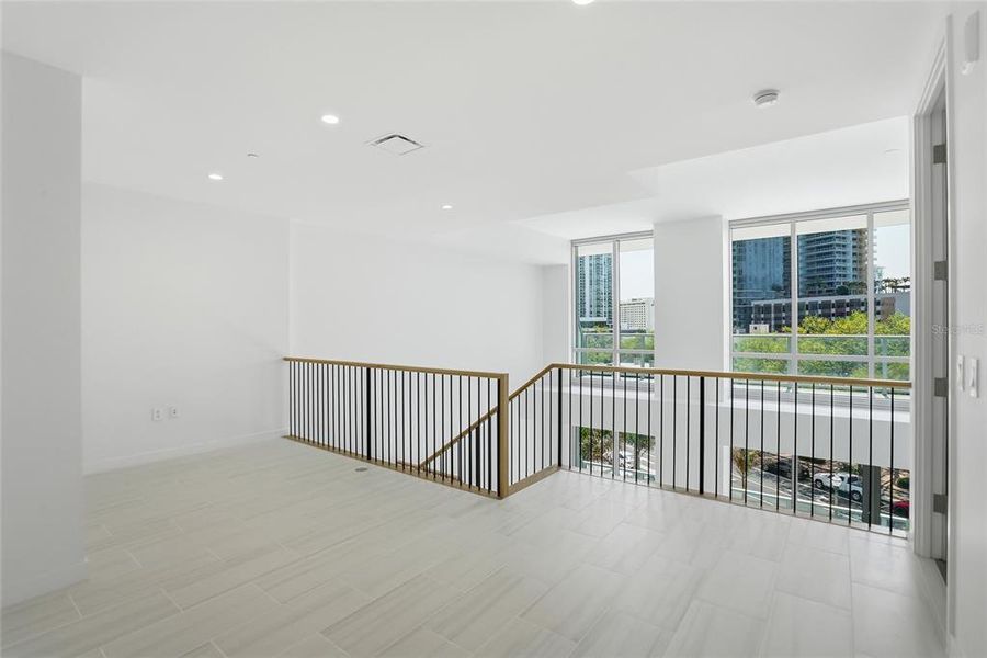 Spacious, unfurnished interior of a new home in , St. Petersburg (Image 45).